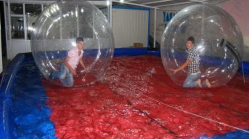 Batman&rsquo;da &ccedil;ocukların yeni eğlencesi &ccedil;arpışan bot ve zorb adrenalin topu