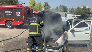 Şanlıurfa’da otomobil alevlere teslim oldu