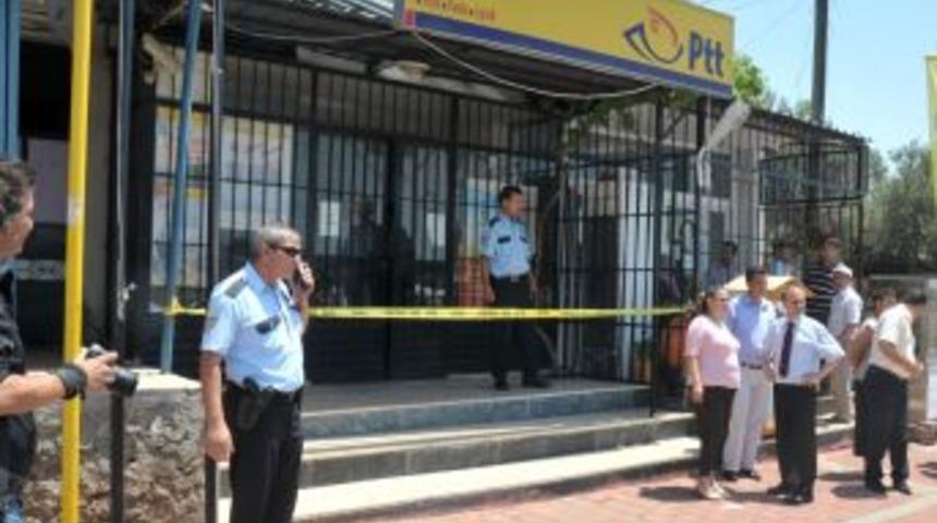 Antalya'da PTT Bank soyuldu