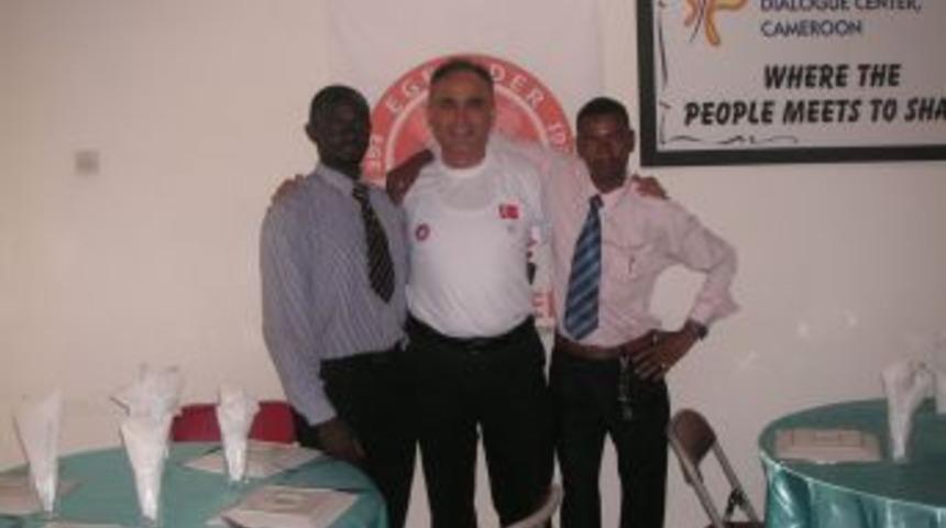 Kamerunlular Türk doktorların gelişinden büyük heyecan duydu