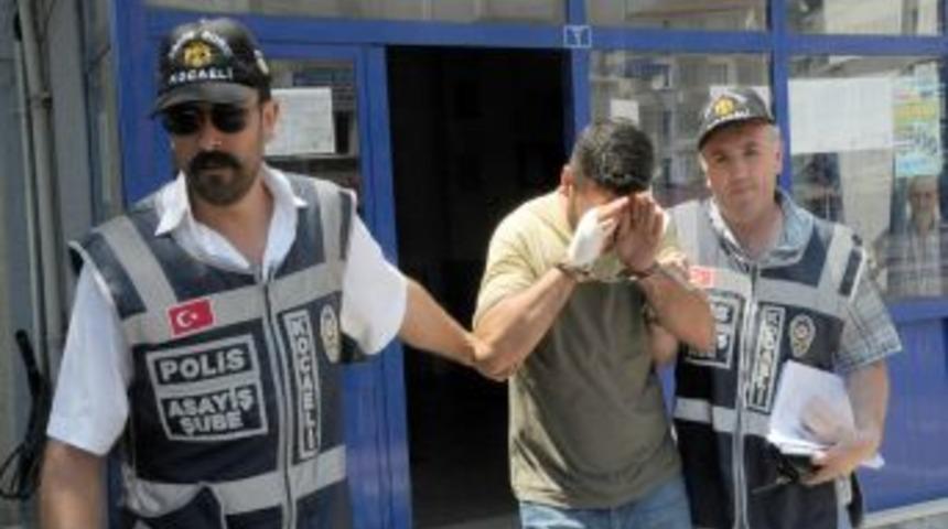 &Ouml;nce evine davet etti, ardından bı&ccedil;akladı