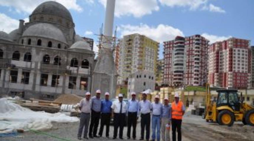 YASİAD Başkanı Nazlıoğlu, hayırsever işadamı Şahin'i &ouml;rnek g&ouml;sterdi