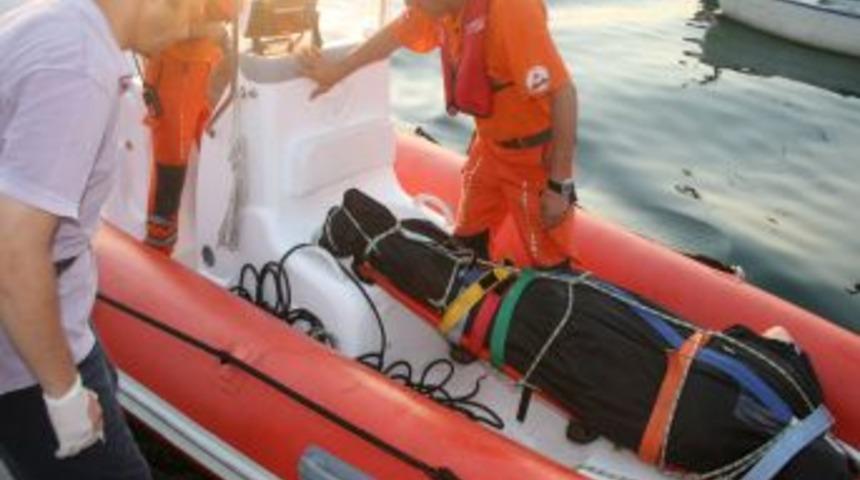 Araştırma g&ouml;revlisinin kayalıklarda bulunan cesedi morga kaldırıldı