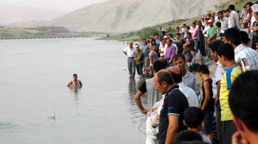 Dicle Nehri'ne d&uuml;şen &ccedil;ocuk kayboldu