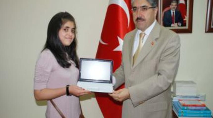 Muş Valisi &Ccedil;ınar, SBS birincilerini &ouml;d&uuml;llendirdi