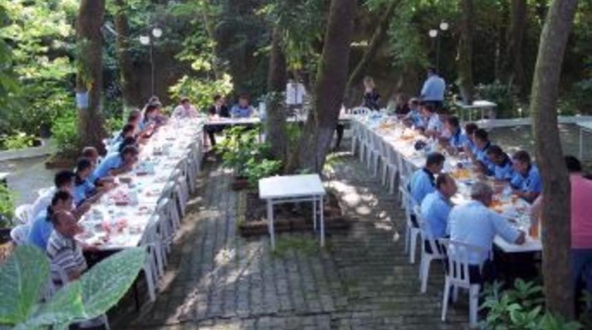 Gemlik Belediye Başkan Vekili Yılmaz, zabıtalarla kahvaltıda biraraya geldi