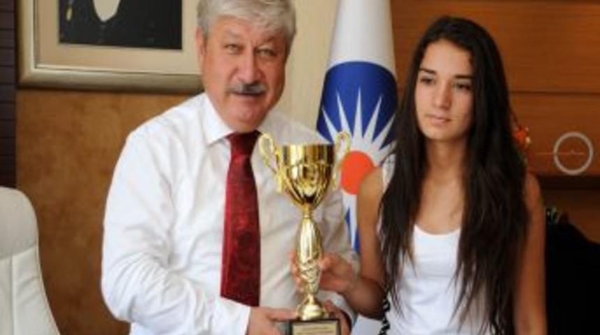 Uluslararası 17 Yaş Altı Kızlar Futbol Turnuvası 3-8 Eyl&uuml;l'de Antalya'da