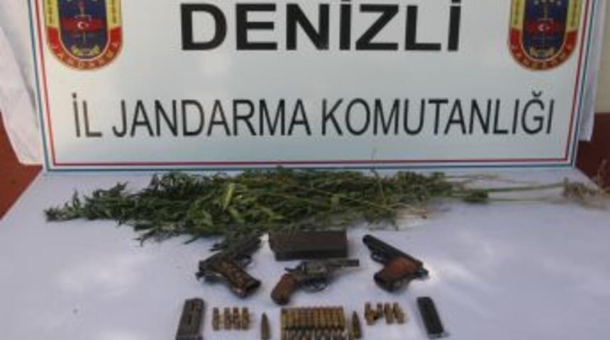 Ruhsatsız silah alıp satan bir kişi yakalandı