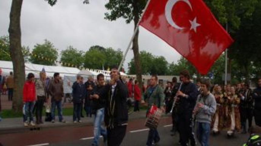 Bursalı dans&ccedil;ılar Avrupa'yı fethetti