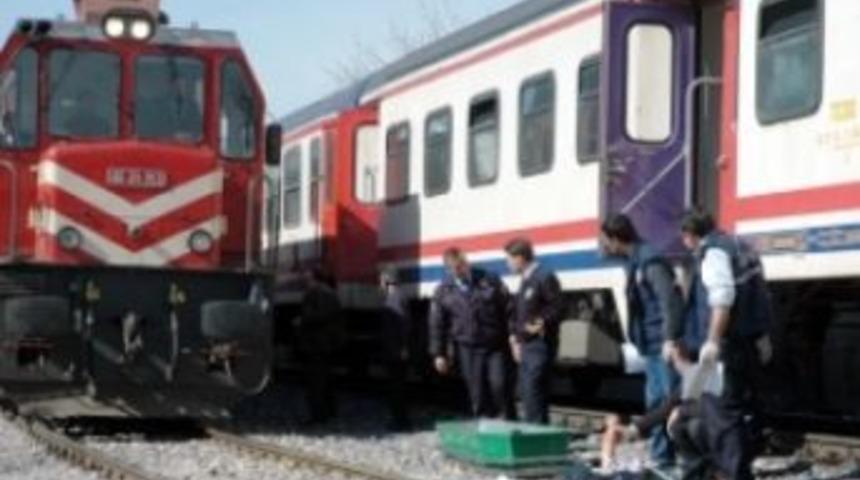 2 tren &ccedil;arpıştı