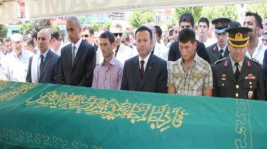 Jandarma kurşunlarına hedef olan &Ccedil;etintaş toprağa verildi