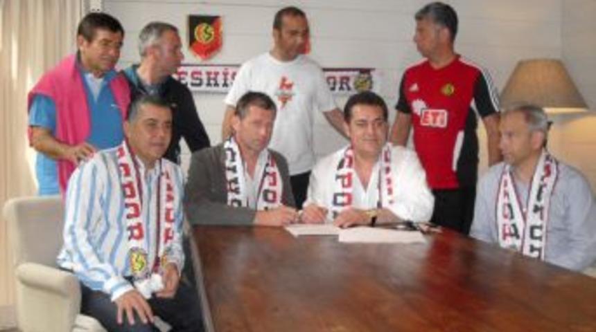 Michael Skibbe resmi imzayı attı