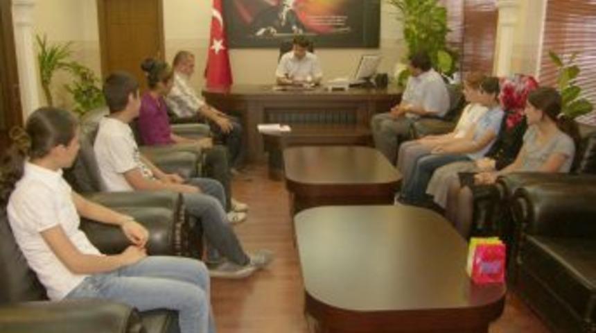 SBS&rsquo;de başarılı olan &ouml;ğrenciler &ouml;d&uuml;llendirildi