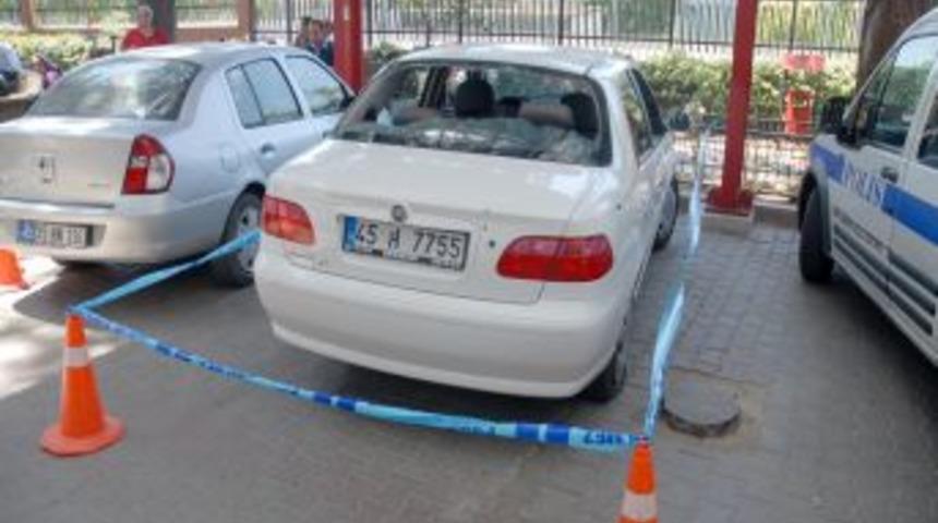 Adliye &ouml;n&uuml;nde silahlı kavga: 3 yaralı