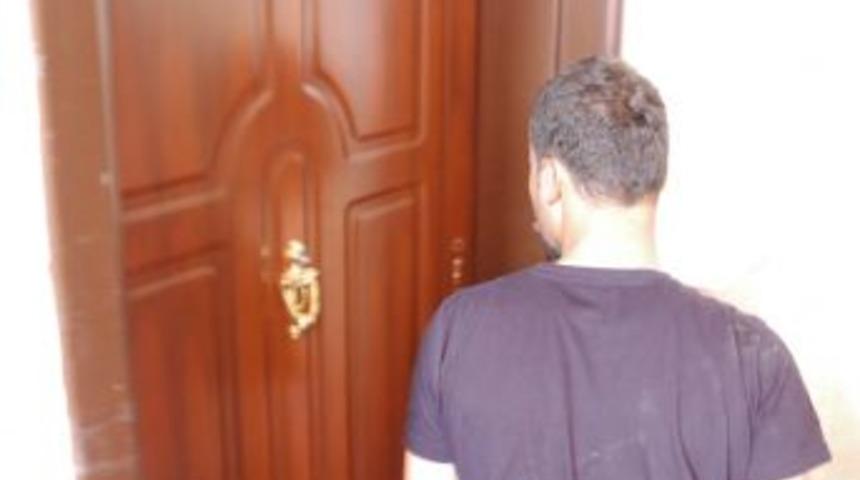 Yeni evli &ccedil;ifte davetsiz misafir