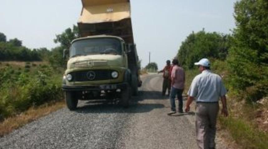 40 yıllık yol ilk defa asfaltlandı