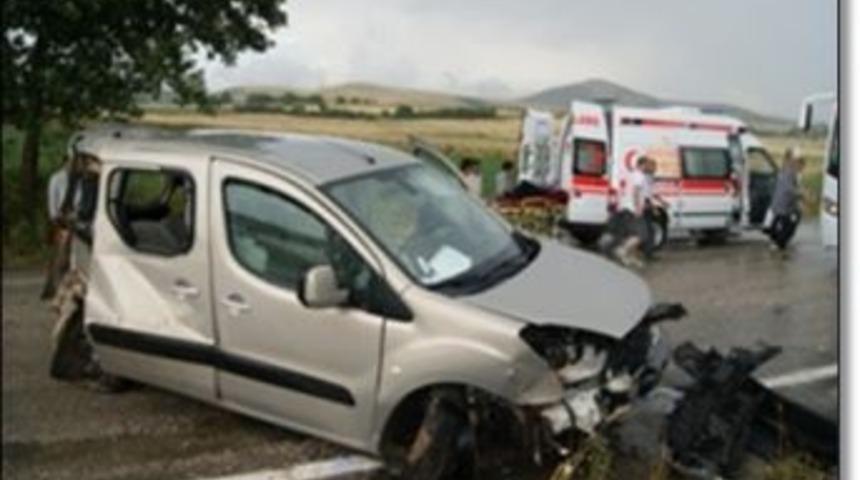 G&uuml;m&uuml;şhacık&ouml;y'de Kaza 6 yaralı