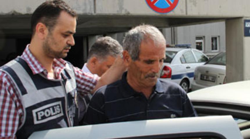 Evsahibinin karısını &ouml;ld&uuml;rd&uuml;