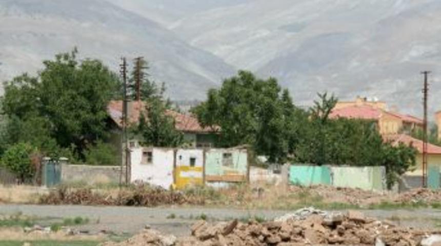 Taksim'de kentsel d&ouml;n&uuml;ş&uuml;m konutlarının temeli atılıyor