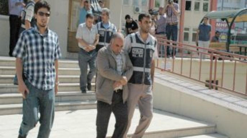 Gaziantep'te 7 bin 560 şişe sahte i&ccedil;ki ele ge&ccedil;irildi