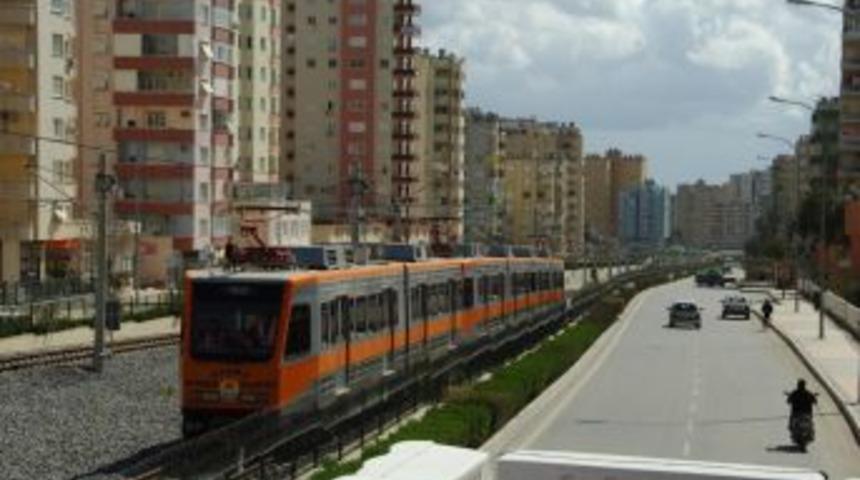 &Ccedil;&Uuml;'ye metro tartışması sertleşti