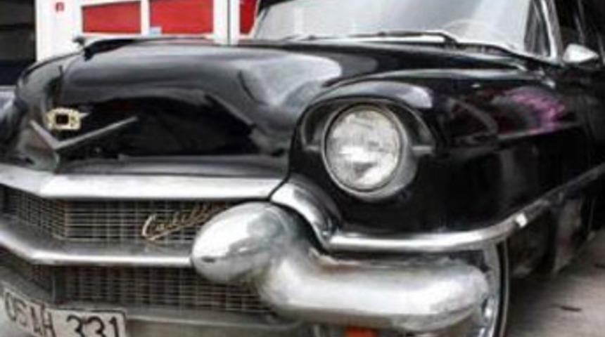 Menderes'in makam aracı gelin arabası oldu