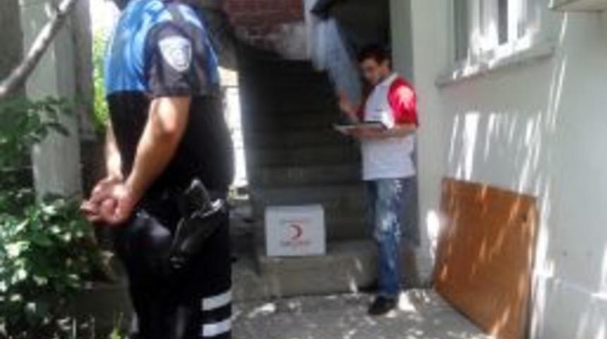 Ramazan&rsquo;ı sevin&ccedil;le karşılasınlar diye Kızılay yardım dağıtımına erken başladı