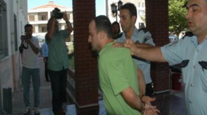 Emekli polisi &ouml;ld&uuml;rd&uuml;kleri ileri s&uuml;r&uuml;len iki zanlı, adliyeye sevk edildi