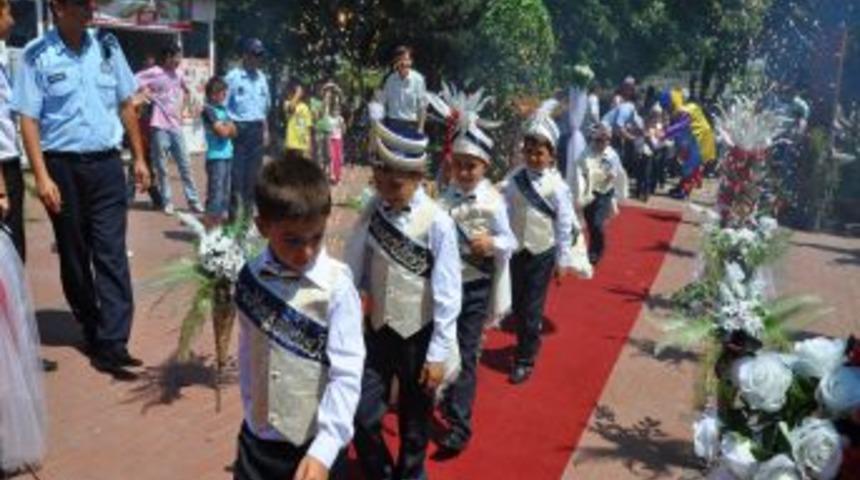 Sünnet çocukları şölende buluştu