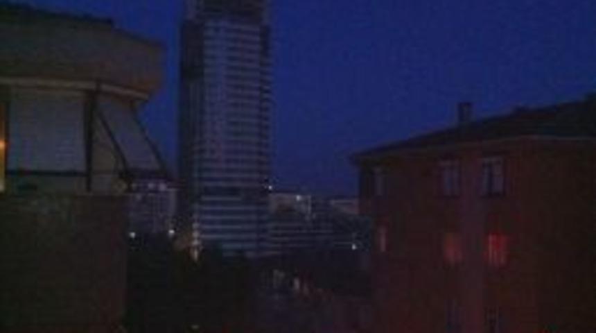 36 katlı binadaki yangın güçlükle söndürüldü