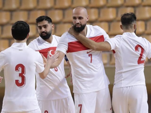 TFF de duyurdu! Milli oyuncu hayatını kaybetti