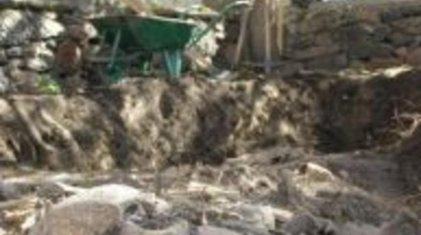 Ev inşaatında mezar bulundu