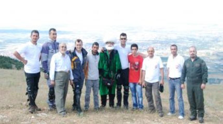 Nasreddin Hoca, paraş&uuml;tle u&ccedil;acak