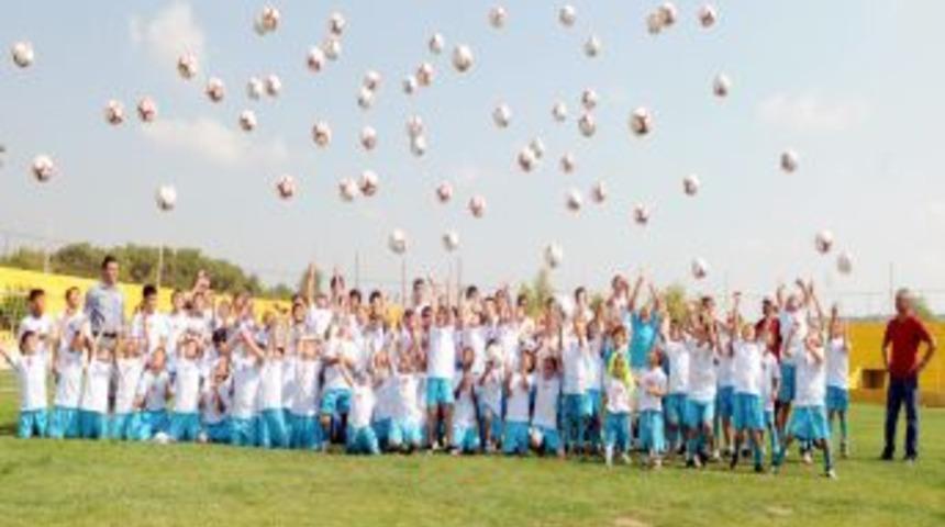 Kepez Belediyesi'nin yaz spor okuluna yoğun ilgi