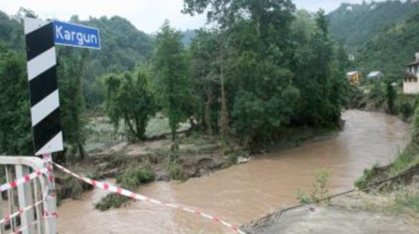 Giresun'da sele kapılan 2 kişi &ouml;ld&uuml;