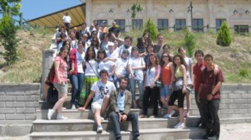 Engelli gen&ccedil;ler hayallerini toprağa taşıdı