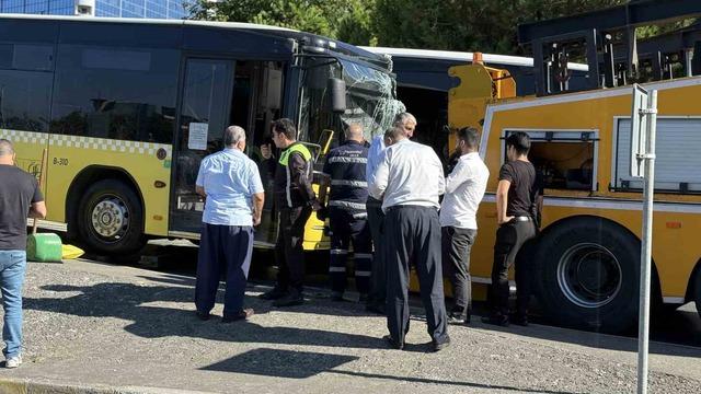 Beşiktaş’ta İETT otobüsüyle iş makinesi çarpıştı:1’i ağır 5 yaralı