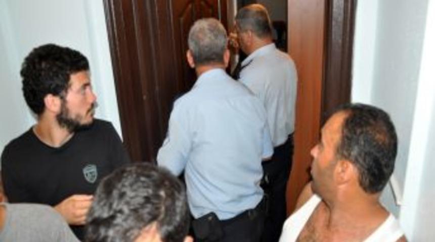 Belediye doktoru gelmeyince cenaze sabaha kadar evde bekletildi