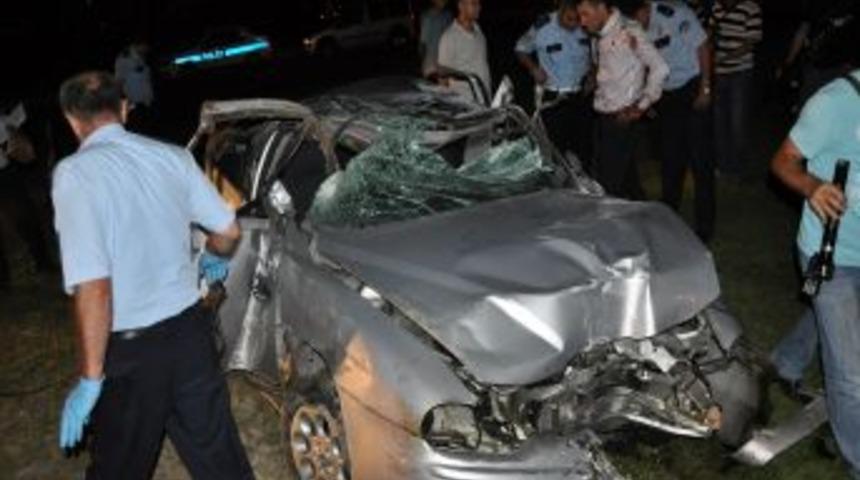 D&uuml;ğ&uuml;n eğlencesi acı bitti: 1 &ouml;l&uuml;, 2 yaralı