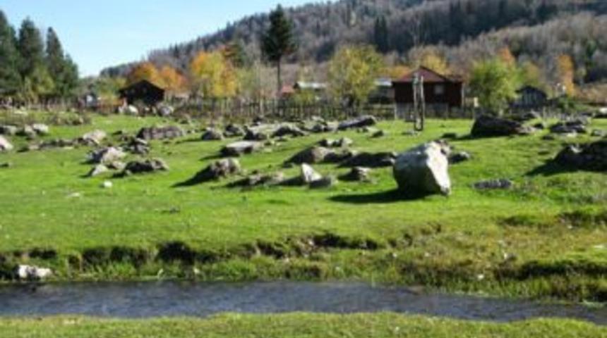 Gazeteciler, G&uuml;meli yaylalarında..