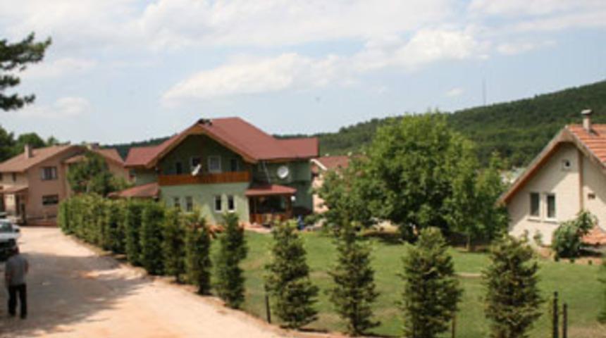 Bu k&ouml;yde herkesin villası var