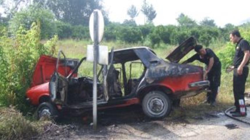 Otomobil yandı, iki kişi yaralandı