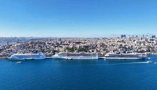İstanbul siluetine eşlik eden 3 kruvaziyer havadan g&ouml;r&uuml;nt&uuml;lendi
