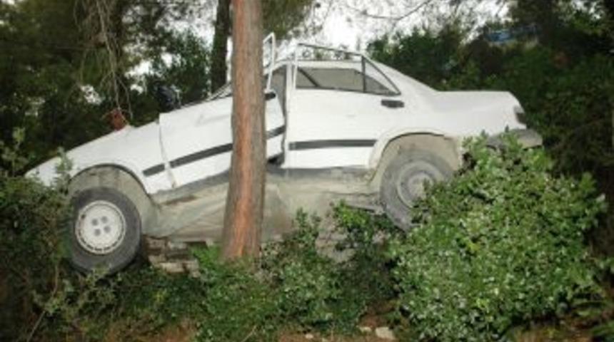 Freni patlayan otomobil yayla yolunda u&ccedil;uruma yuvarlandı: 5 yaralı