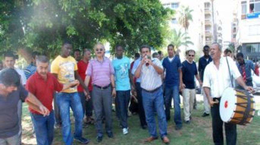 İşadamları Uganda'da Ramazan çadırı açtı