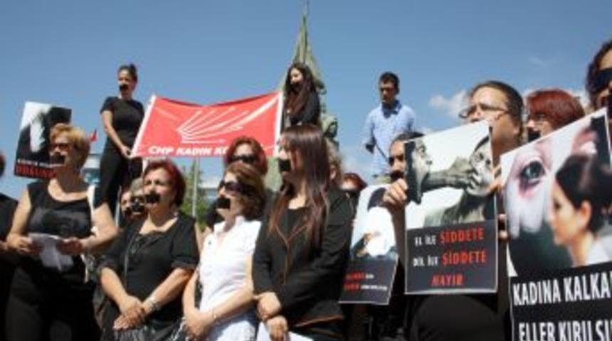 CHP Kadın Kolları, kadına y&ouml;nelik şiddeti protesto etti