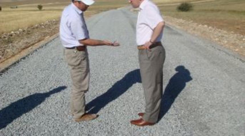 Yeni yapılan k&ouml;y yolları denetlendi