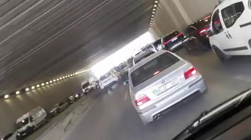 Etimesgut&rsquo;ta 5 aracın karıştığı zincirleme kaza meydana geldi