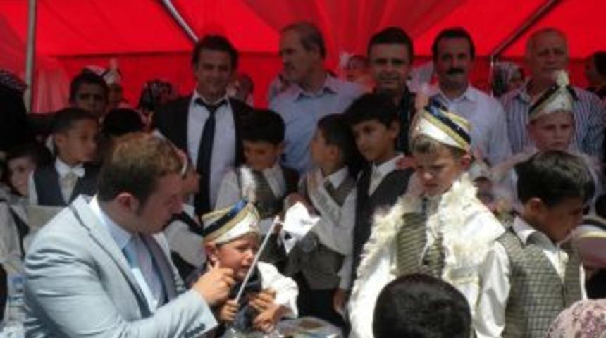 Toplu s&uuml;nnet ş&ouml;leni ile 154 &ccedil;ocuk erkekliğe ilk adımını attı