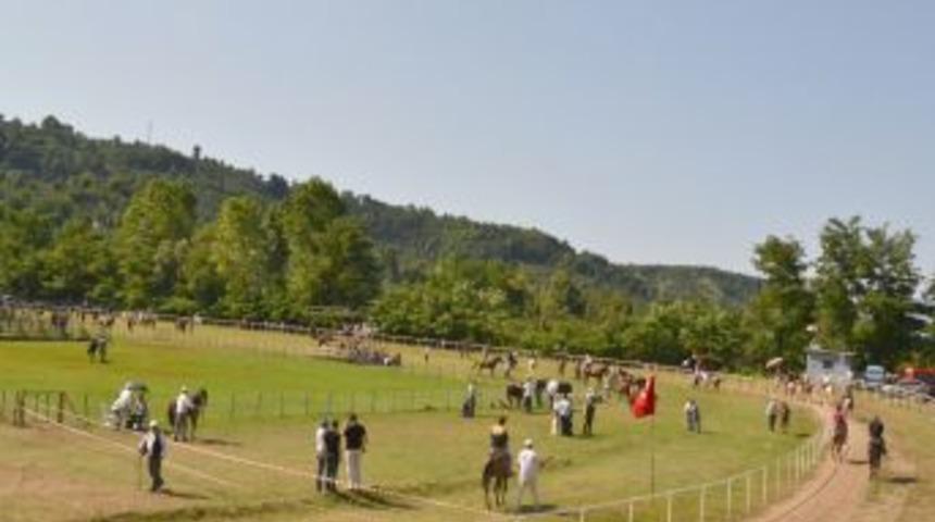 &Uuml;nye'de Rahvan atlar yarıştı